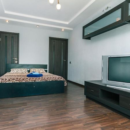 Apartments On Henerala Zhmachenka 基輔 外观 照片
