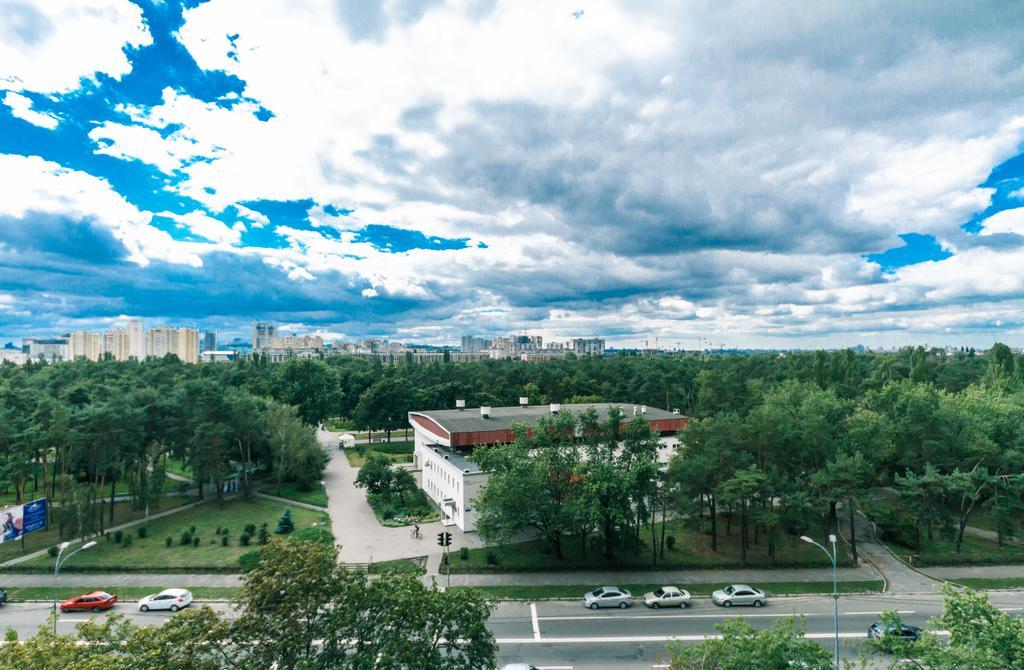Apartments On Henerala Zhmachenka 基輔 外观 照片
