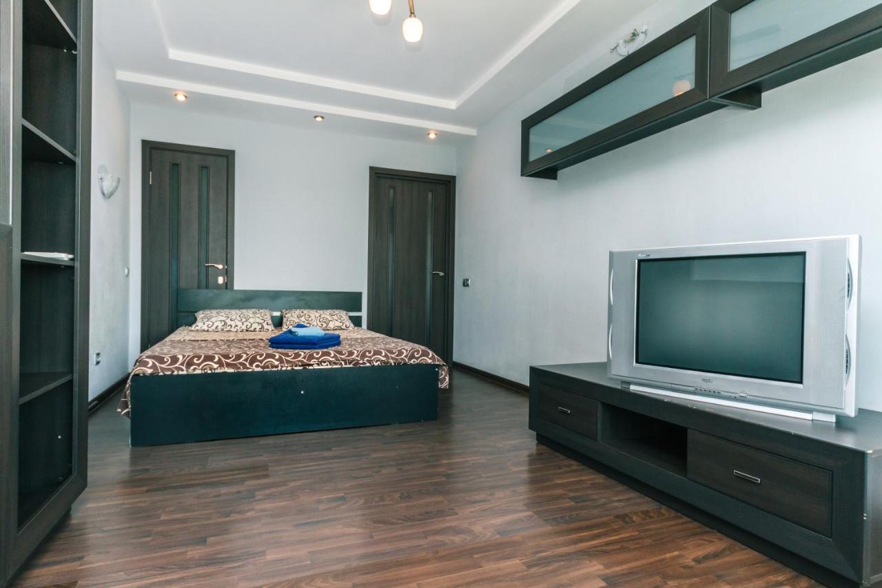 Apartments On Henerala Zhmachenka 基輔 外观 照片