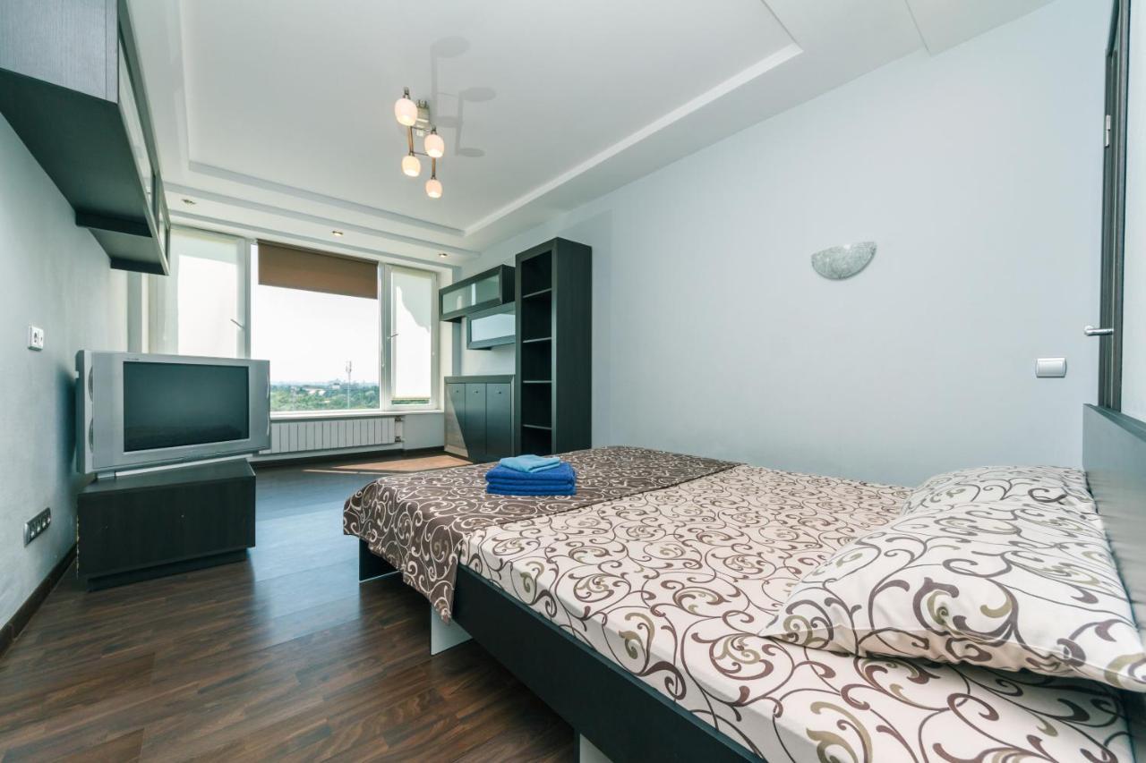 Apartments On Henerala Zhmachenka 基輔 外观 照片